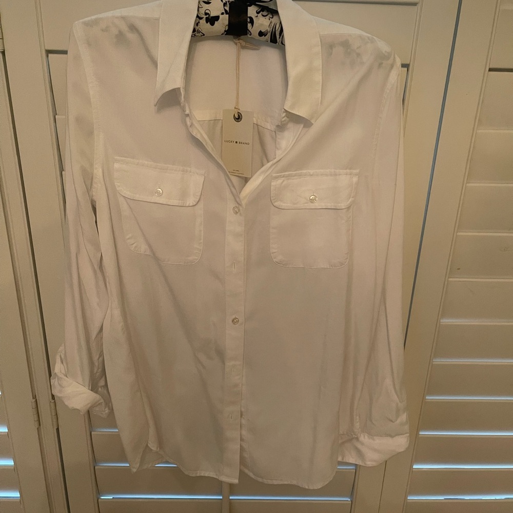 Lovely crisp White top. Perfect for every occasion.